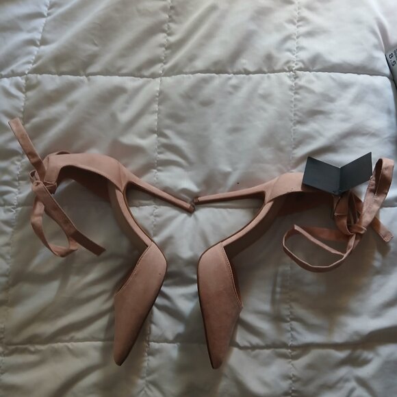 Shoes - Picture 4 of 6